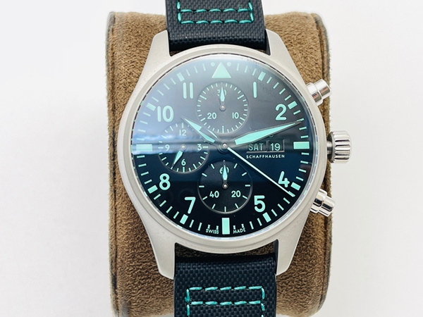 アイ・ダブリュー・シー正面デザイン